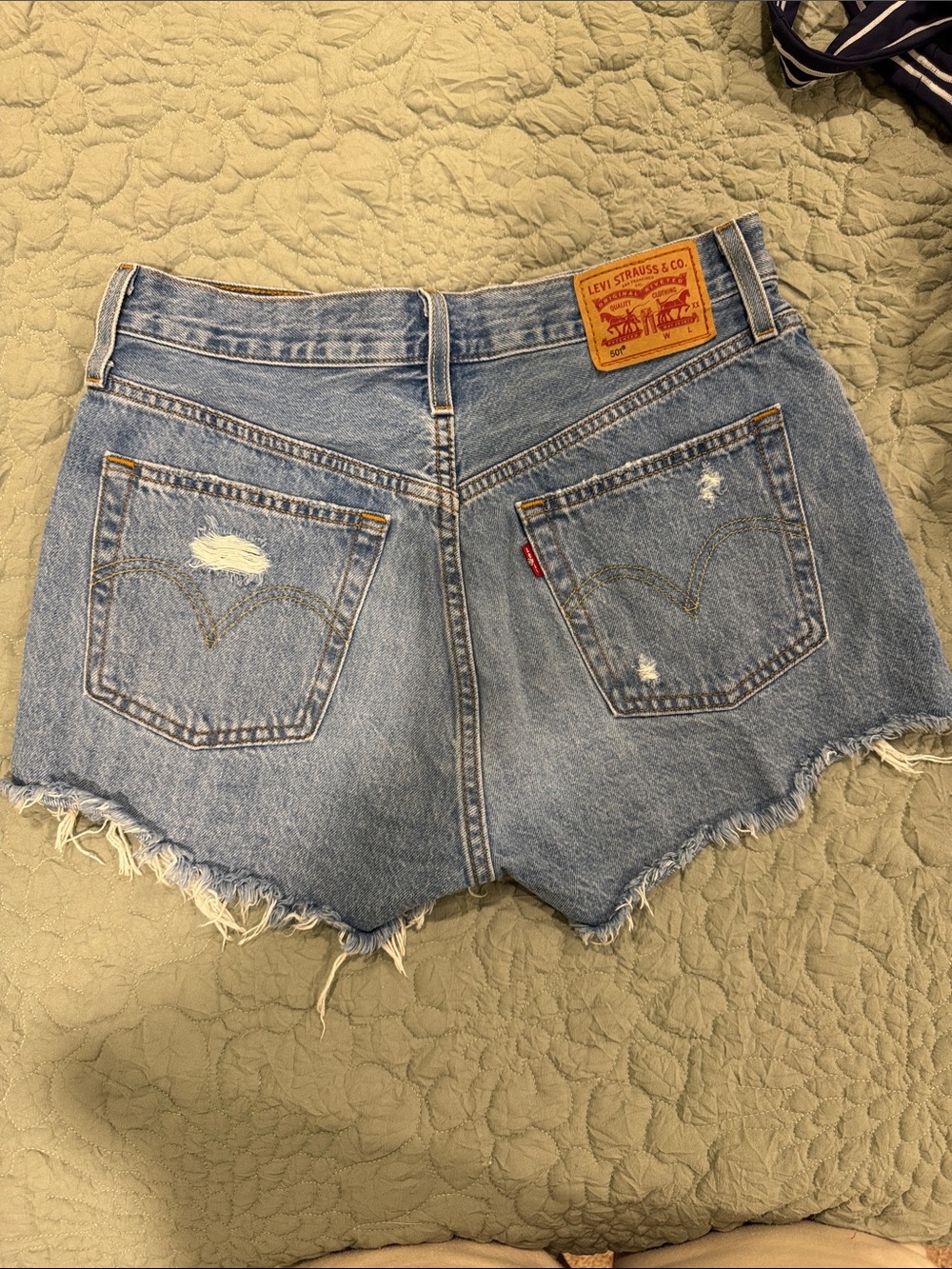 Levi 501 Jean shorts size 28 - Picture 2 of 2
